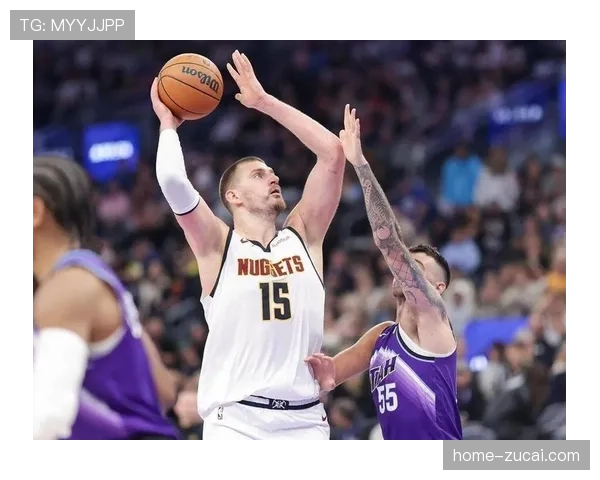 约基奇场均12.9篮板10.7助攻 篮板王和助攻王双项加冕